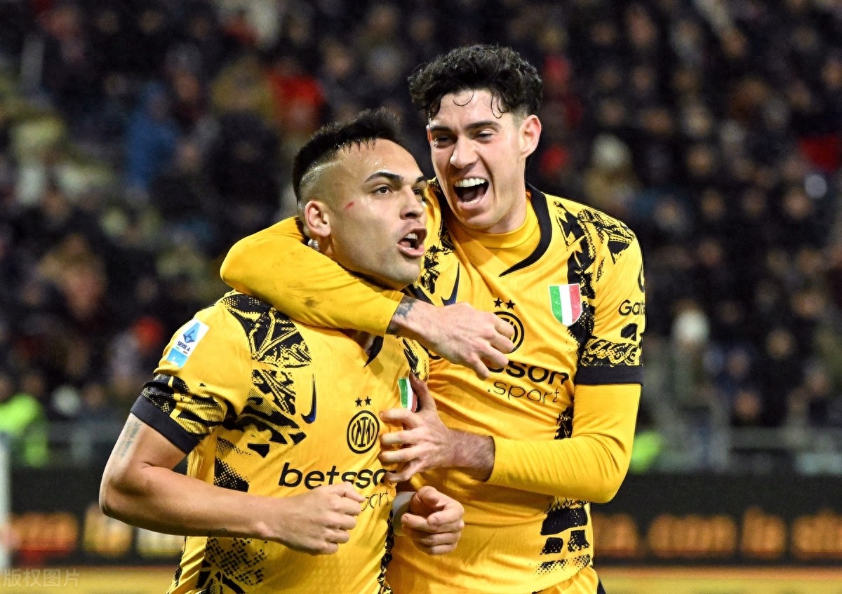 包含意甲今夜走向成谜；多伦多猛龙豪取连胜；信心回归；团队化学反应显著的词条