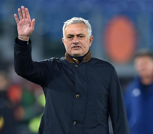 清晨体能课后，里昂造点机会备战欧超杯，气氛紧张，轮换策略成焦点的简单介绍