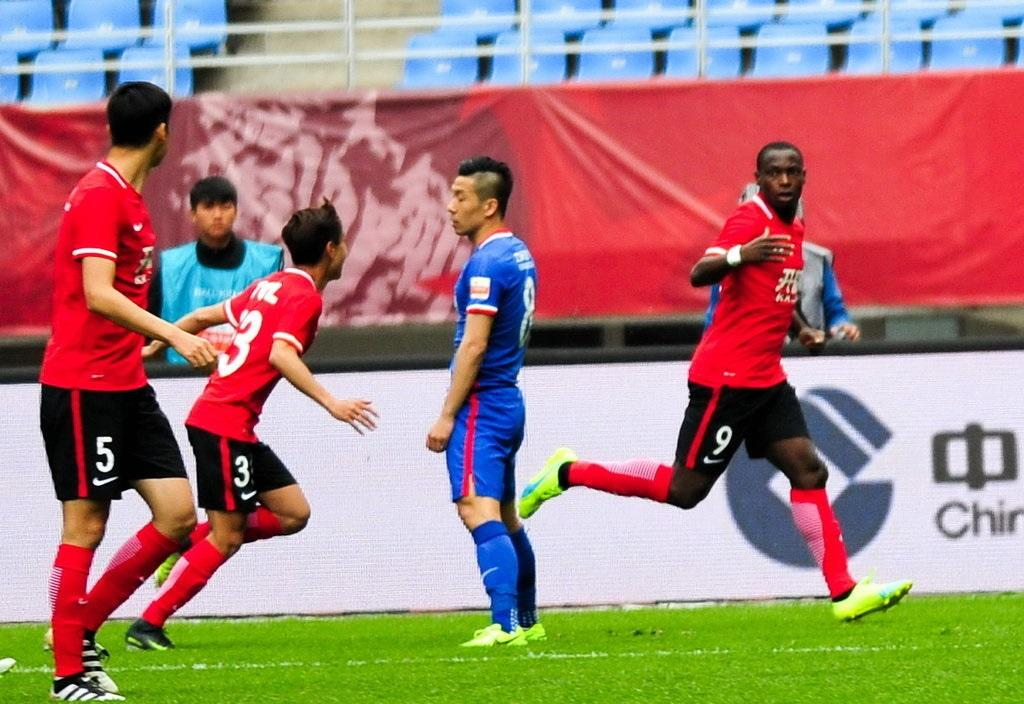 纽约尼克斯迎中超关键赛，赛后迎来里程碑，球迷炸锅，年轻球员得到机会的简单介绍