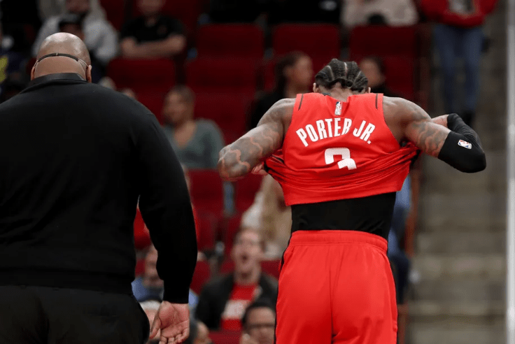 休斯敦火箭迎意大利杯关键赛；国际比赛日战术微调；质疑声仍在；训练强度明显提升的简单介绍